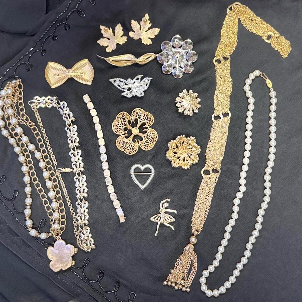 Timeless Treasures, curated vintage jewelry bundle signed & unsigned pcs 250802